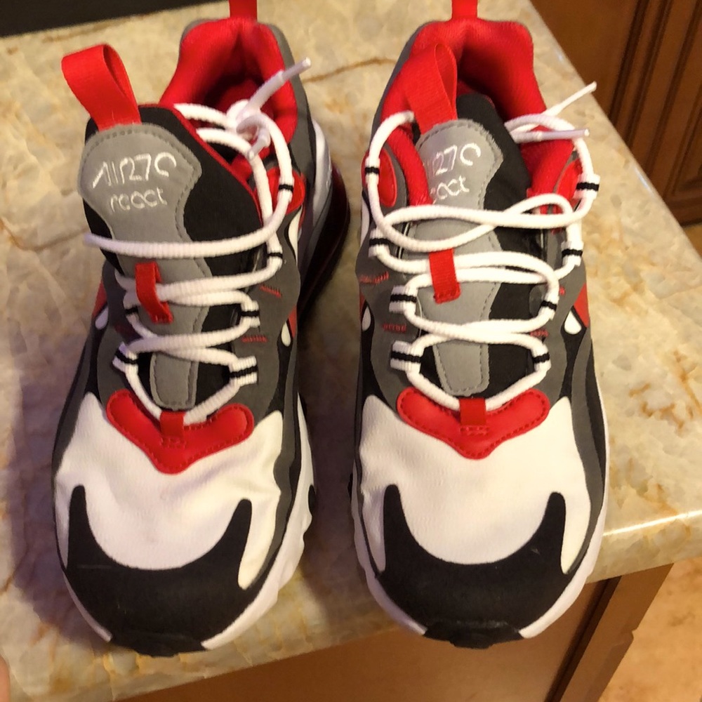 Super cute Nike shoes like new.